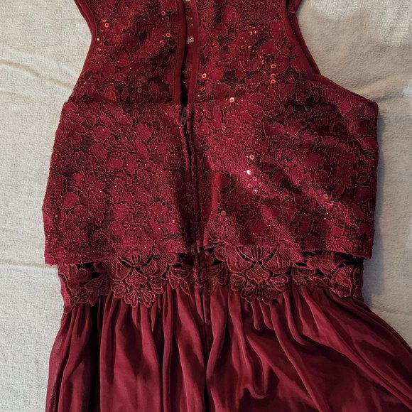 Short burgundy lace dress size 5 - Picture 2 of 3